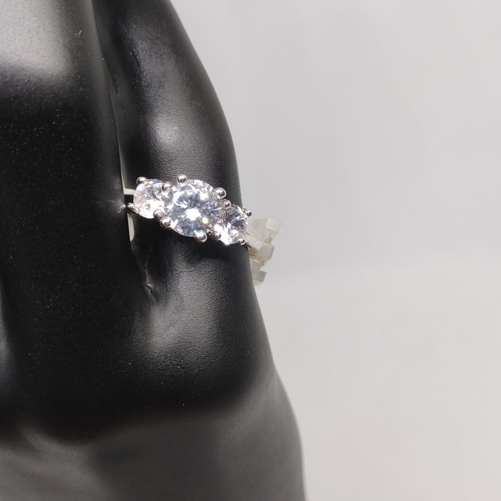 Elegant Silver Tone Ring with Sparkling Clear Gemstone - Size L - Picture 2 of 3